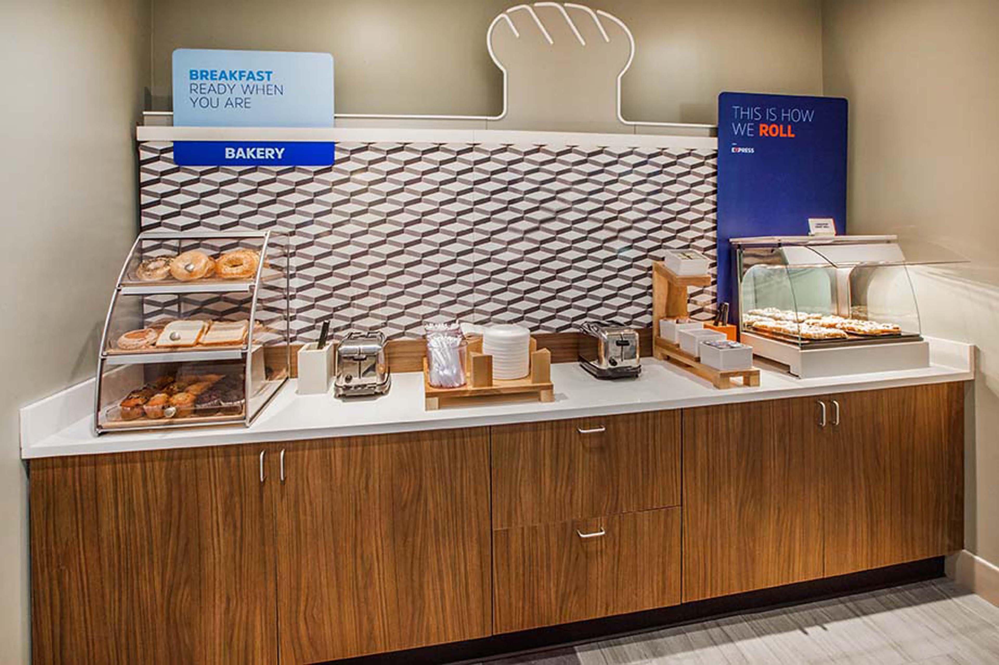Holiday Inn Express Redwood National Park By Ihg Klamath Exterior foto